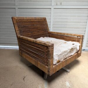 POLTRONA GIRATÓRIA - CANA DA ÍNDIA NATURAL - MARCA CASUAL — L079.114