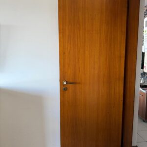LOTE ÚNICO - 2 PORTAS INTERNAS - UMA DE QUARTO E UMA DE BANHEIRO — J071.55