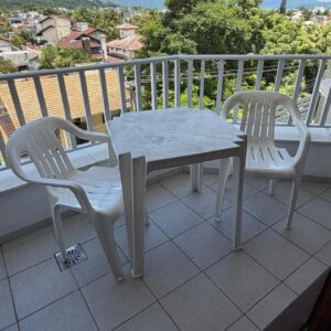 CONJUNTO - MESA QUADRADA + 2 CADEIRAS COM BRAÇO - PVC — J071.38