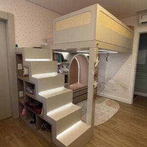 QUARTO INFANTO-JUVENIL - CAMA NO MESANINO - ÁREA DE BRINCAR E ESTAR NA PARTE DE BAIXO - NICHOS E GAVETAS PARA ORGANIZAR E DECORAR - ILUMINAÇÃO CÊNICA - TAPETE ORGÂNICO UNLIMITED— S085.01