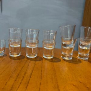 LOTE ÚNICO: 11 COPINHOS DE SHOT - 3 MODELOS HERMANOS — R095.51