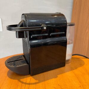 CAFETEIRA NESPRESSO - PRETA - MODELO INISSIA - D40 — R095.52