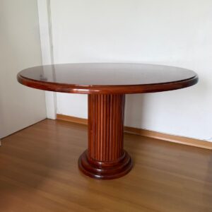 MESA DE JANTAR - MADEIRA + LÂMINA DE MADEIRA + VERNIZ BRILHO + PÉS CENTRAL REDONDO REVESTIDO DE MADEIRA — C094.01