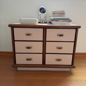 MESINHA LATERAL DE CAMA COM GAVETAS - MADEIRA + LÂMINA ROSA CHÁ — C094.02