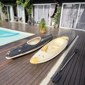 2 CAIAQUES DE LAZER - INDIVIDUAL FECHADO E DUPLO ABERTO - UM REMO DUPLO PARA CADA CAIAQUE - Valor diferente para venda do par — J060.102