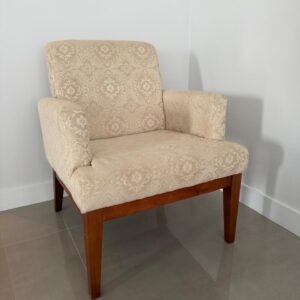 POLTRONA ÚNICA - BASE E PÉS DE MADEIRA - TECIDO BROCADO — B050.15