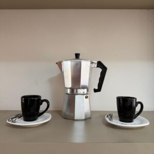 COMBO CAFEZINHO A QUALQUER HORA! - CAFETEIRA + 2 XÍCRINHAS E PIRES — M144.29