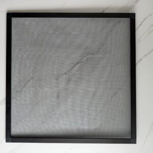 LOTE ÚNICO: 2 TELAS MOSQUITEIRAS - PEQUENAS - DIFERENTES ENTRE SI — D010.305