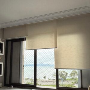 4 CORTINAS ROLL-ON OPACAS - COR BEGE - Valor por peça — R098.03