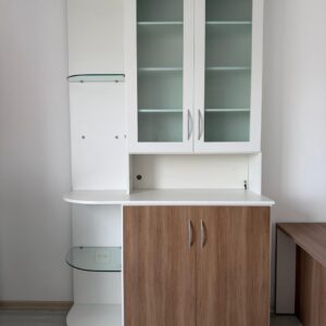 ESTANTE MDF - ARMARINHO 2 PORTAS VIDRO - PRATELEIRAS ARREDONDADAS EM VIDRO NA LATERAL — L094.03