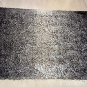 TAPETE RETANGULAR - PELO ALTO - MESCLADO EM PRETO, BRANCO E CINZA — M146.02