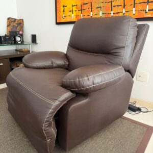 POLTRONA DO PAPAI - COURO MARROM ESCURO - MARAVILHOSA — B051.01