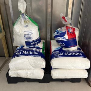 SAL MARINHO - SACA DE 25 KG - 2 SACAS DE SAL FINO + 2 SACAS DE SAL GROSSO - IDEAL PARA CHARCUTARIA — Y004.08