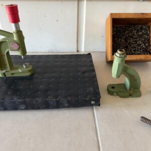 MÁQUINA DE ILHÓS MANUAL - ALAVANCA SOBRESSALENTE + INSUMOS PARA FECHAMENTO EMBALAGEM — Y004.04