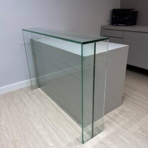 MESA DE RECEPÇÃO COM BALCÃO MAIS ALTO EM VIDRO - 2 GAVETAS SLIM — J072.03