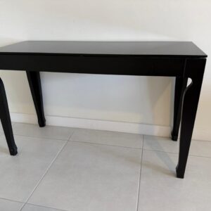 APARADOR MDF - LACA PRETA - TAMPO VIDRO SERIGRAFADO — N024.03