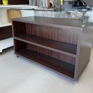 BALCÃO ILHA - MDF + RODÍZIO + VITRINE EXPOSITORA VIDRO NO TOPO - TEMOS 3 PEÇAS IGUAIS - Valor por peça — M147.01