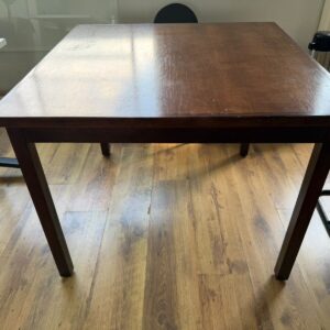 MESA QUADRADA EM MADEIRA - TAMPO COMPENSADO — G063.10