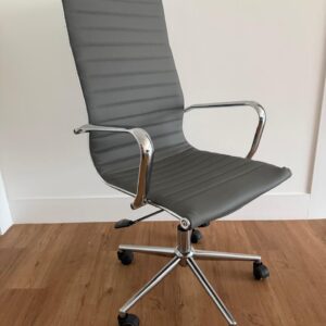 CADEIRAS GIRATÓRIAS - ESCRITÓRIO - CORVIN - CROMADA - COM BRAÇO - UMA CINZA E UMA CARAMELO - Preço por cada peça — A111.600