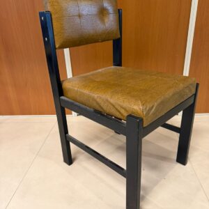 PEÇA ÚNICA - CADEIRA MACIÇA - ESTOFADO — C052.406