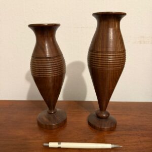 PAR DE VASOS EM MADEIRA — T001.208