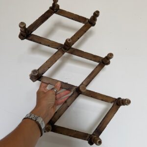 SUPORTE PANTOGRÁFICO DE MADEIRA PARA PAREDE — A133.22