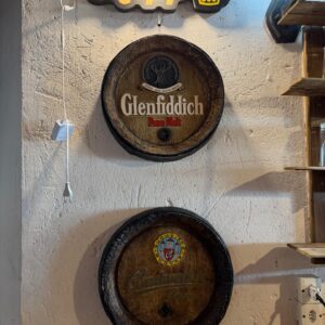 COMBO "ESSE BAR É MEU!" - 4 PEÇAS - 2 PLACAS DECORATIVAS REDONDAS EM FIBRA + 1 PLACA EM AGLOMERADO DE MADEIRA + 1 PLACA LUMINOSA CHOPP - Preço do combo — M071.14