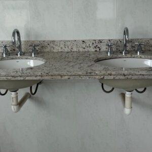 BANCADA GRANITO PARA BANHEIRO CASAL - 2 CUBAS, TORNEIRAS E RESPECTIVOS MISTURADORES - DECA — C095.06