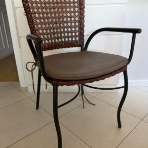 08 CADEIRAS ARTEFACTO = FERRO E FIBRAS EM TELA — O017.101