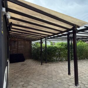 PERGOLADO EM ALUMÍNIO + TELHAS DE POLICARBONATO - ÁREA DE COBERTURA 20M² — V048.16