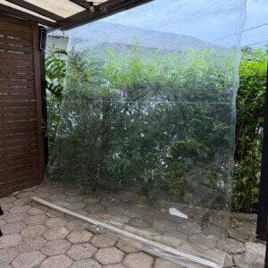 CORTINA PLÁSTICA DE ROLO - MANUAL - ROBUSTA - VARÃO FERRO — V048.10