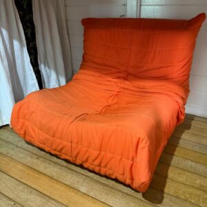 POLTRONA PARA ENGOLIR VOCÊ - MODELO TOGO - MARCA EURODECOR - COR LARANJA — A134.49