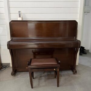 PIANO DE PAREDE - ANOS 1930 - INGLÊS - BARRAT & ROBINSON + BANQUETA + METRÔMETRO MECÂNICO — A134.16