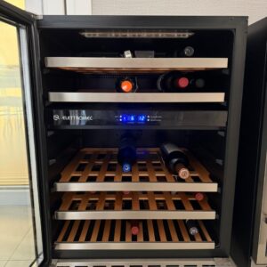 ADEGA CLIMATIZADA - ELETTROMEC - 2 ZONAS DE TEMPERATURA - INOX - EXPOSITORA - 45 GARRAFAS — J045.300