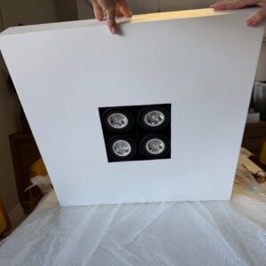 PLAFON QUADRADO - OUSE - SOBREPOSTO - METAL - 4 SPOTS COM DIREÇÃO IDENPENDENTES - BRANCO E PRETO - SÃO 2 PEÇAS - Preço por peça — P042.02