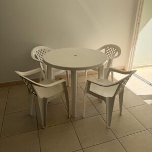 CONJUNTO DE MESA REDONDA + 4 CADEIRAS - POLIPROPILENO — A136.03