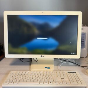 COMPUTADOR - ALL IN ONE - LG - BRANCO - 2016 - MONITOR 21" - TECLADO E MOUSE — A129.05