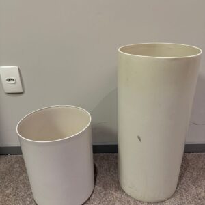 LIXEIRA DE PLÁSTICO CREME - MENOR — M152.10