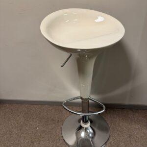 COMBO: 04 BANQUETAS BRANCAS COM PISTÃO HIDRÁULICO - ALTURA AJUSTÁVEL — M152.22