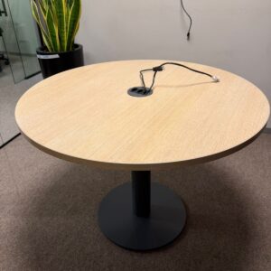 MESA REDONDA - ESCRITÓRIO - REUNIÃO - MDF E PÉ METÁLICO — M152.56
