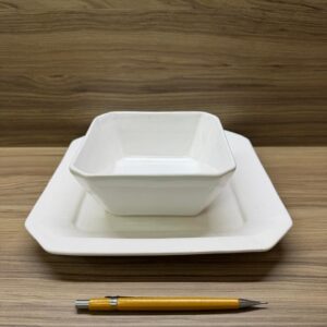 LOTE ÚNICO - 2 PARES DE PRATOS RASOS + 2 BOWLS - CHANFRADOS - BRANCO — I016.711
